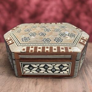 Vtg Middle Eastern Shell and Wood Marquetry Trinket Box